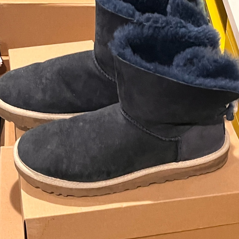 Women's Cozy Shearling Boots - Black